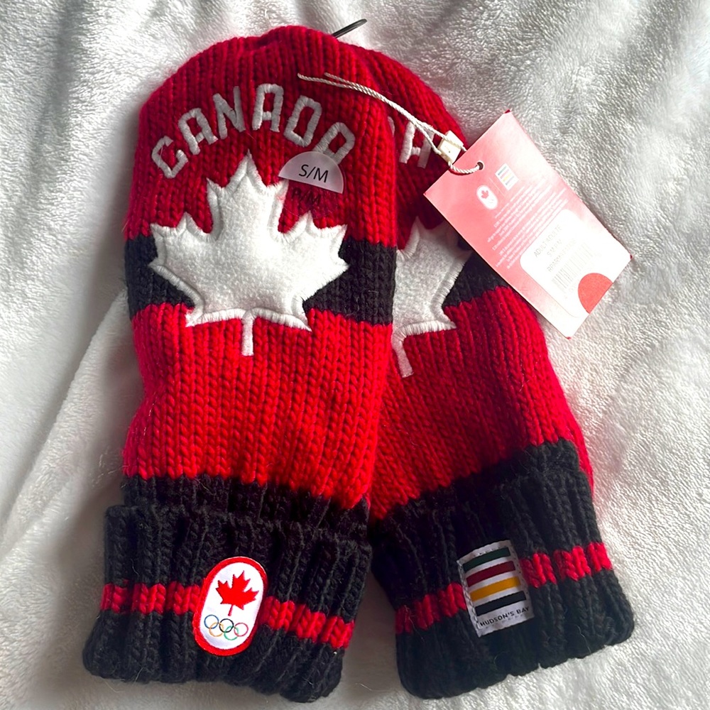 Hudsons Bay Co Team Canada Red Black Olympic Mittens NEW Adult Small Medium